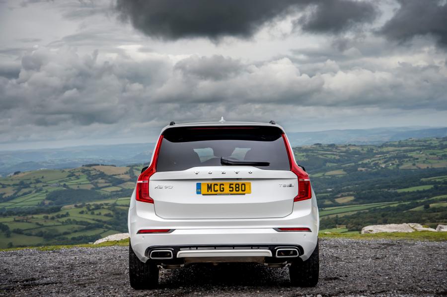  Volvo XC90 T8 Twin Engine R-Design 2019 года  (UK) (фото 33 из 40)